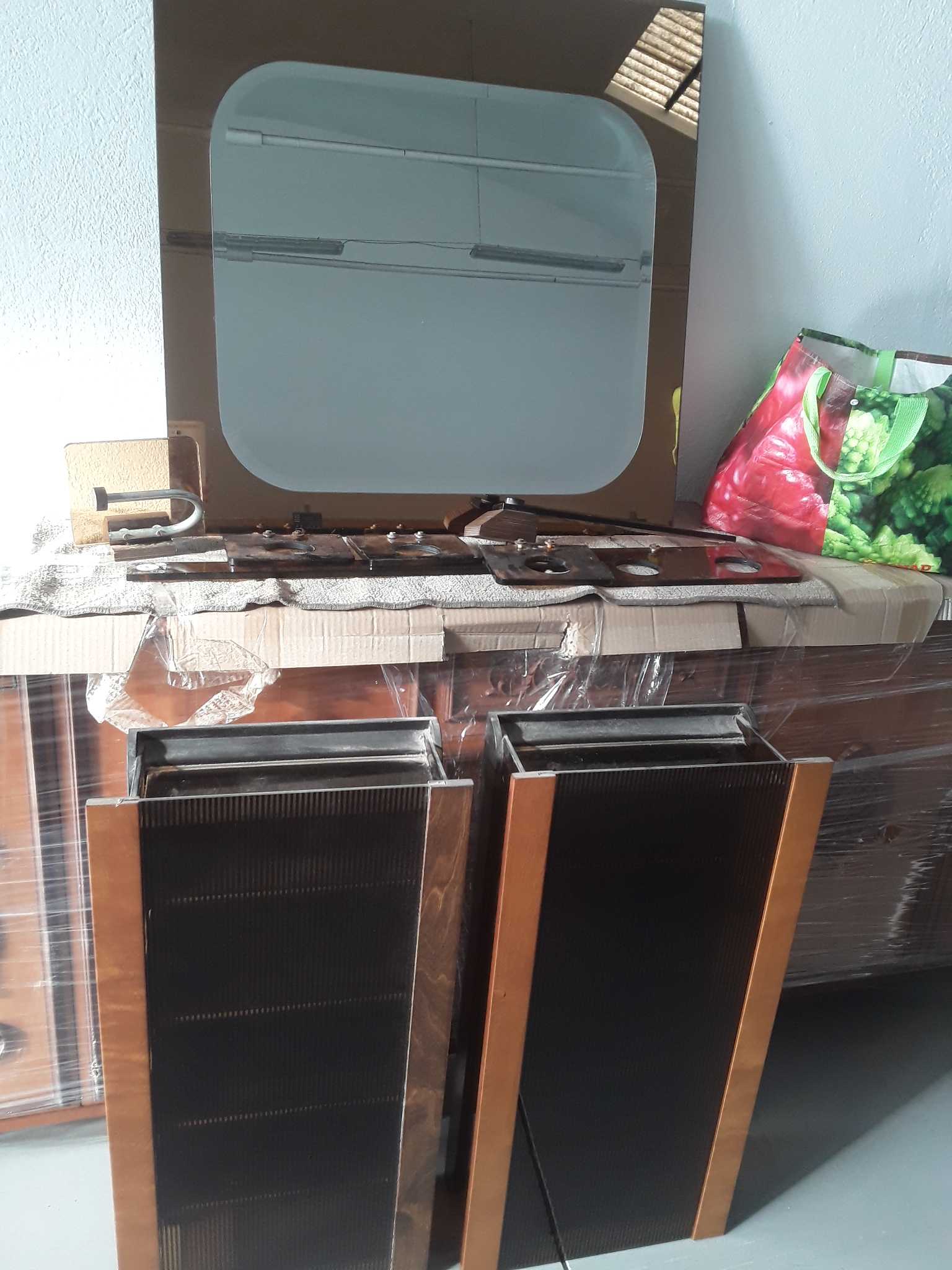 Specchio + 2 mobiletti +accessori bagno