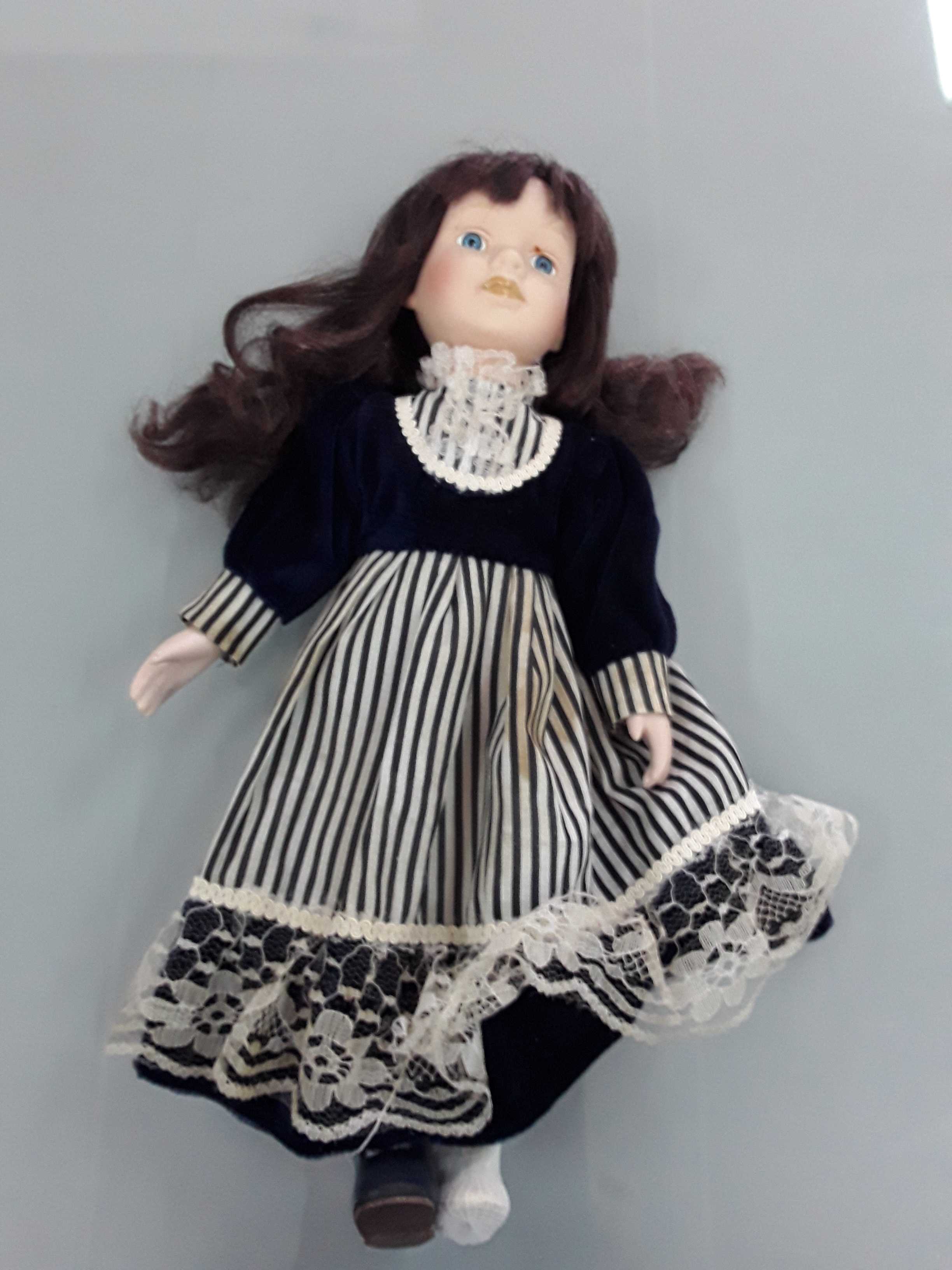 Bambola in porcellana 