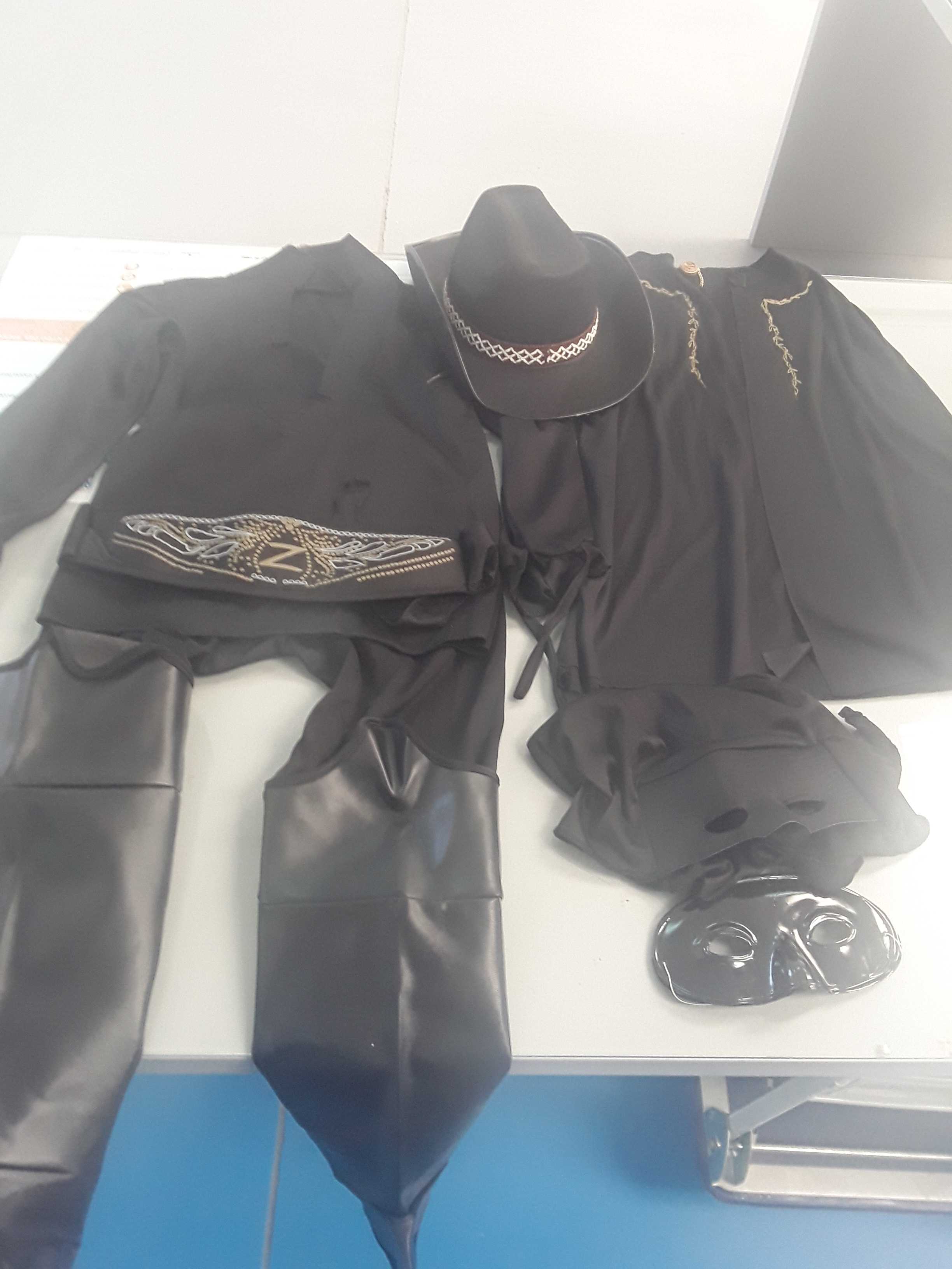 vestito carnevale Zorro tg 7/8 anni